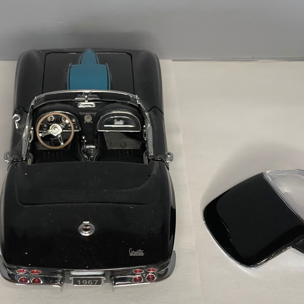 1:24 scale model of a 1967 Chevrolet Corvette by Franklin Mint replica.